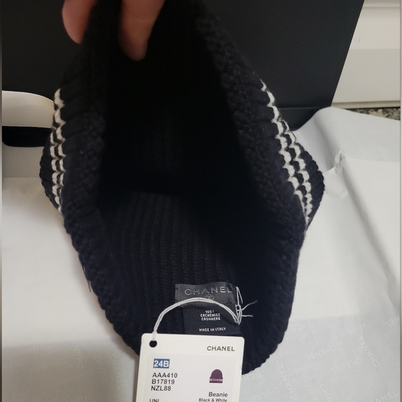 Chanel 24 fall Collection Signature beanie - Picture 5 of 14